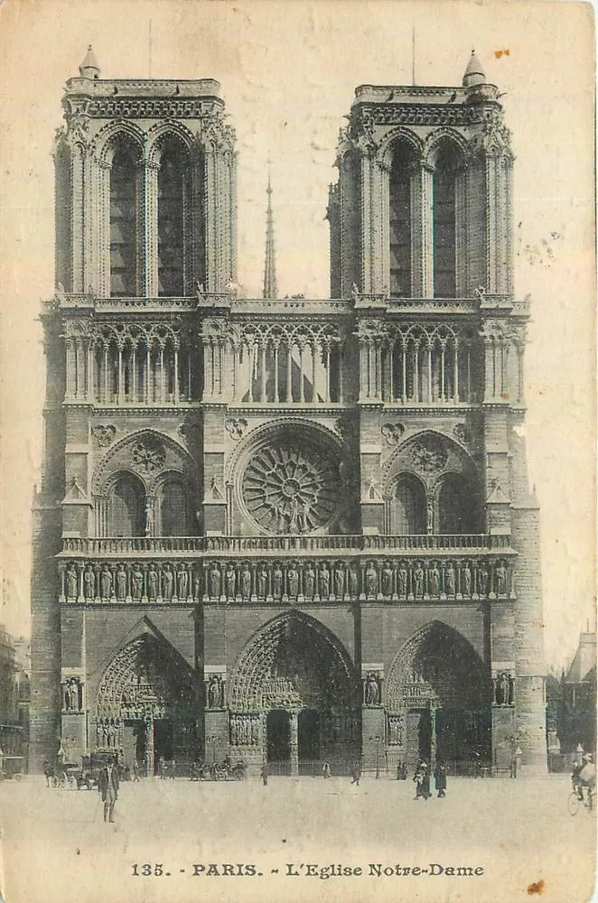 Paris - A Igreja de Nossa Senhora - 135 - Frente