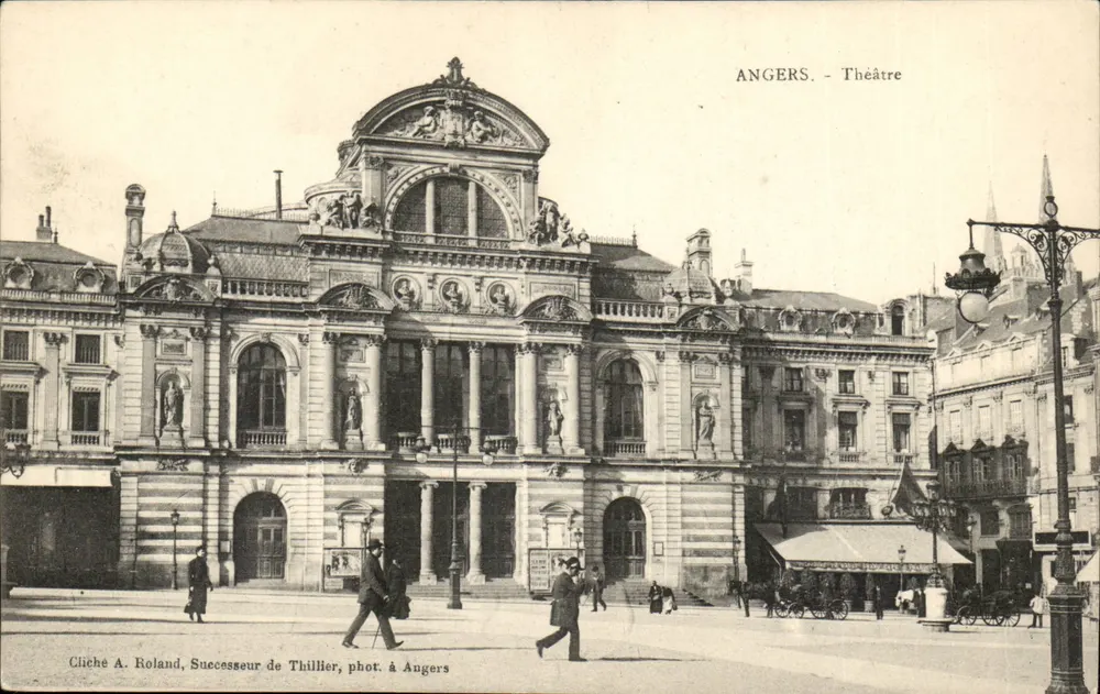 Angers - Teatro — Cliché A. Roland, Sucessor de Thillier, fot. em Angers - Frente