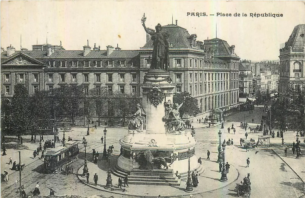 Paris — Praça da República — Monumento da República - Frente