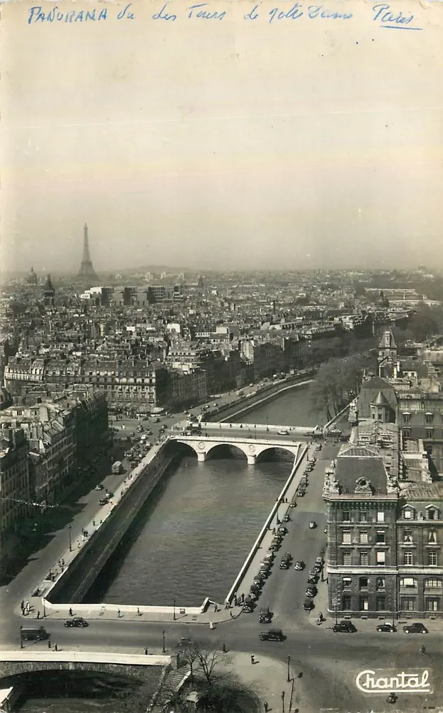 Panorama visto das Torres de Notre-Dame — Chantal, n°130 - Frente