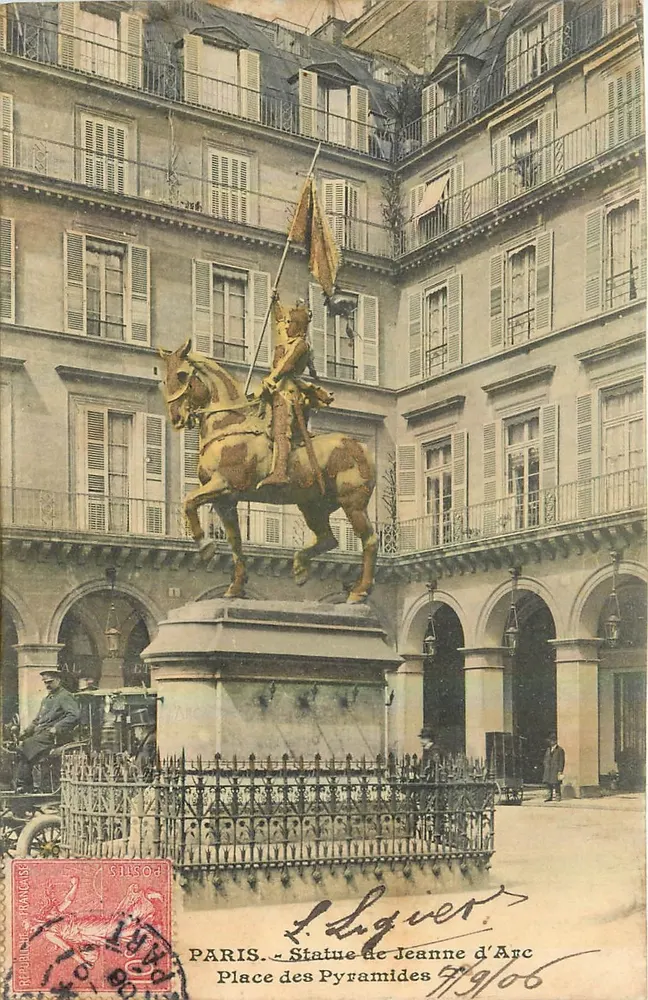 Paris — Estátua de Joana d'Arc — Praça das Pirâmides — Editor Laguier, n° 779106 - Frente
