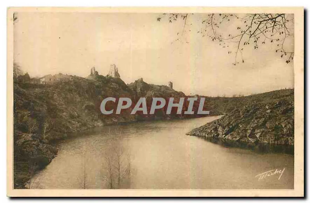 Crozant (Creuse) — Allgemeiner Blick auf die Ruinen — Schloss Châteaureoux - Vorderseite