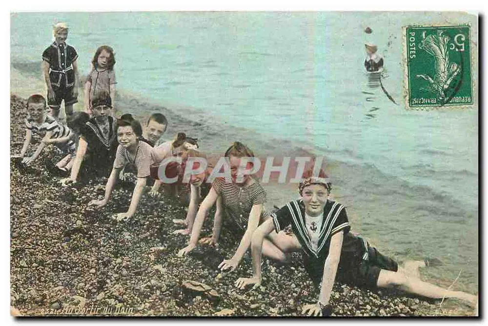 Enfants au Bain — groupe sur une plage de galets — éditeur 'Aqua Photo Paris' n°221 - Frente