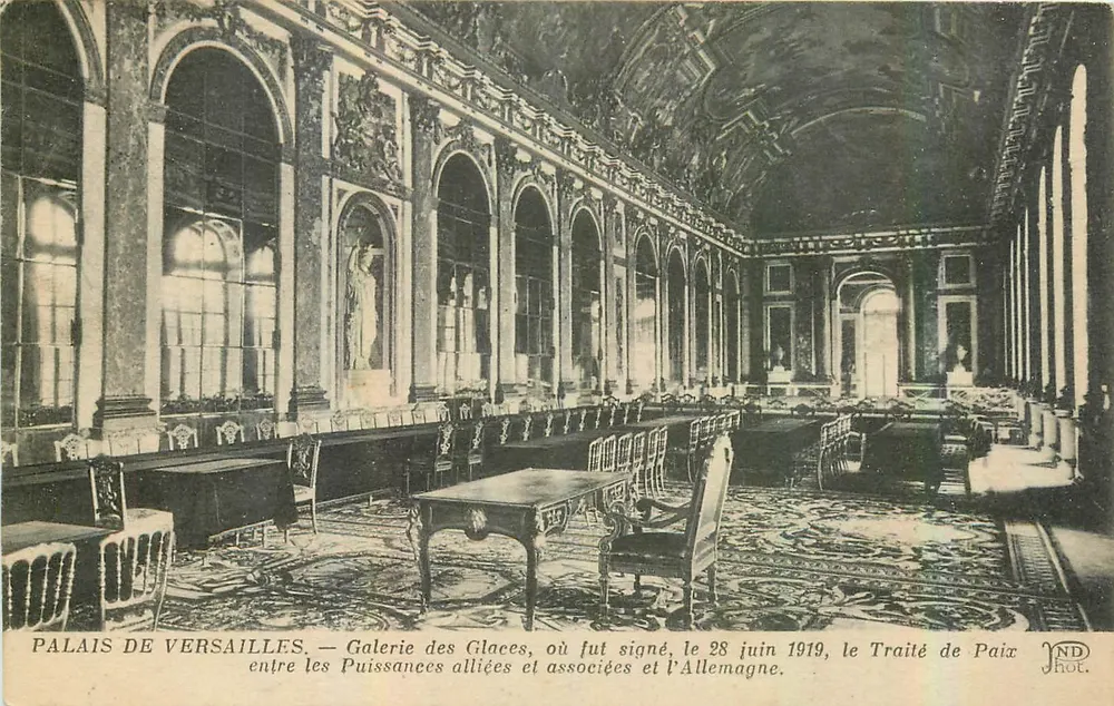 Palais de Versailles — Galerie des Glaces, où fut signé le 28 juin 1919, le Traité de Paix entre les Puissances alliées et associées et l'Allemagne — JND Jhot. - Recto