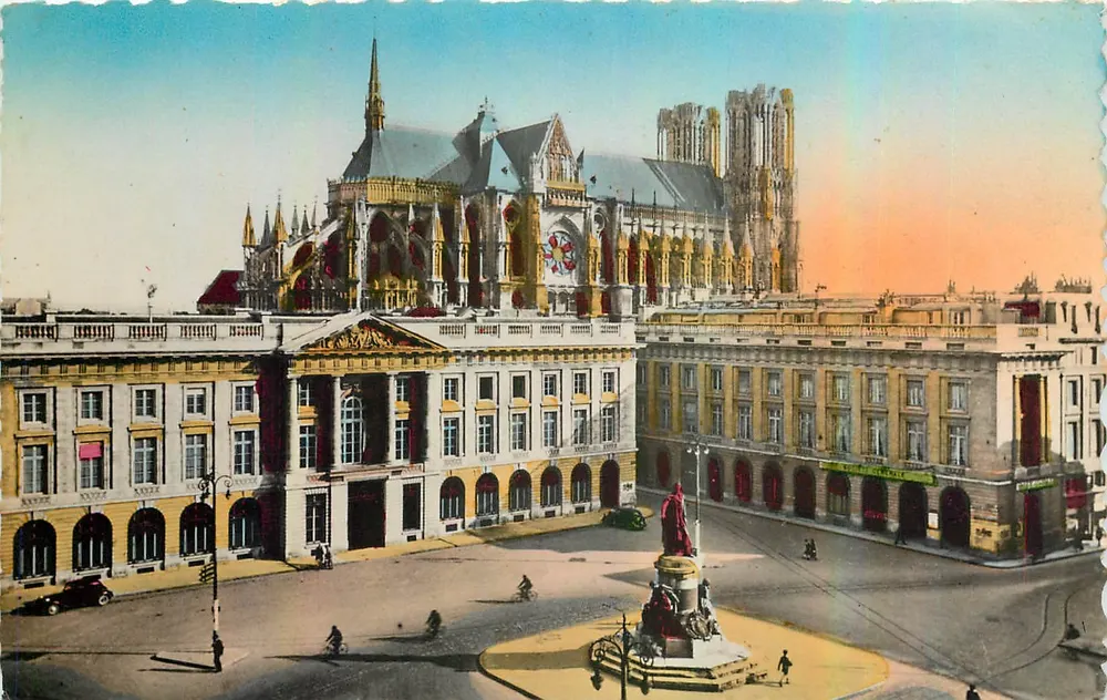 Reims - Praça Real e a Catedral — R. Callois, Paris - Frente