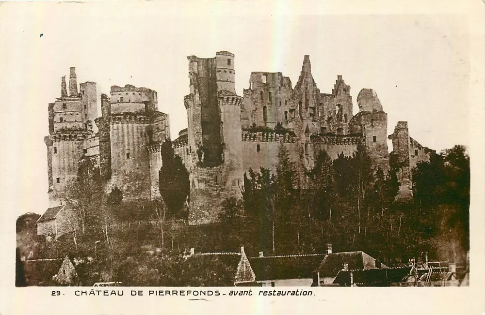 Castelo de Pierrefonds — antes da restauração — Edição dos Monumentos Históricos, Paris - Frente