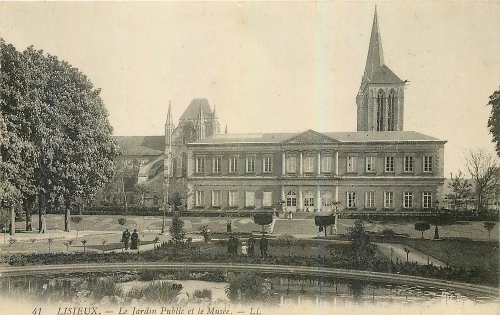 Lisieux — Le Jardin Public et le Musée — LL - Recto