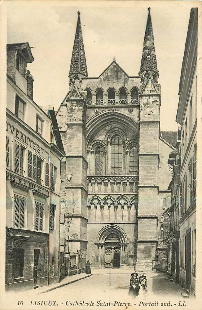 Lisieux - Cathédrale Saint-Pierre - Portail sud - LL - Recto