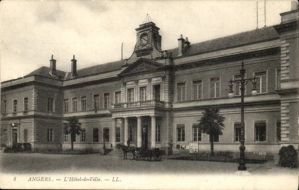 Angers — Hôtel-de-Ville — LL. — nr 8 - Awers