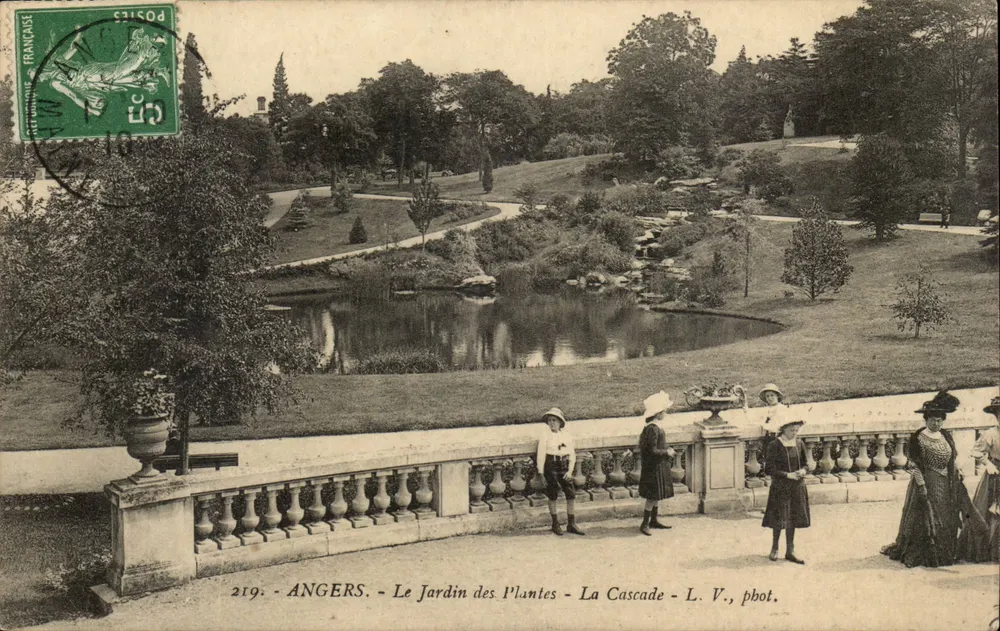 Angers - El Jardín de las Plantas - La Cascada - L. V., fot. - Anverso