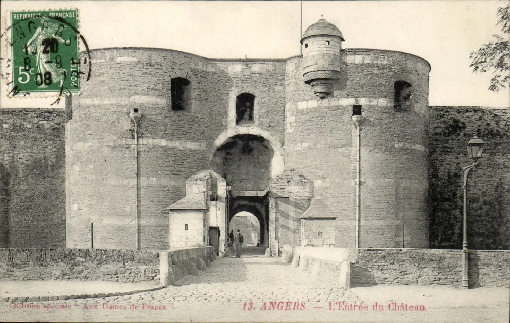 Angers — A Entrada do Castelo — Edição Especial Aux Dames de France - Frente