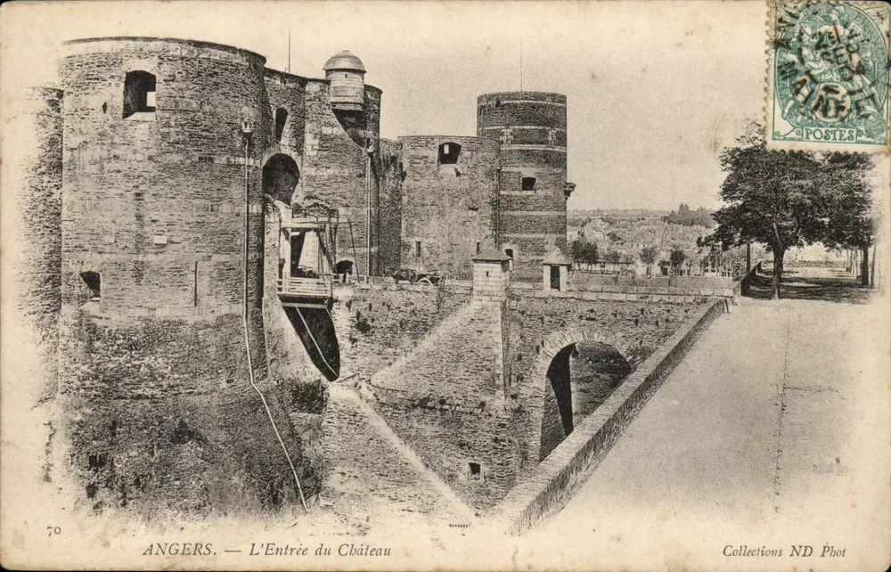 Angers — A Entrada do Castelo — Coleções ND Phot - Frente