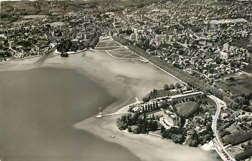 Annecy — Vista geral tirada de avião — editor MOGUY, n° 1375 - Frente