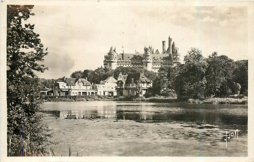 Pierrefonds (Oise) — O castelo e o lago — Les Éditions d'Art, Paris - Frente