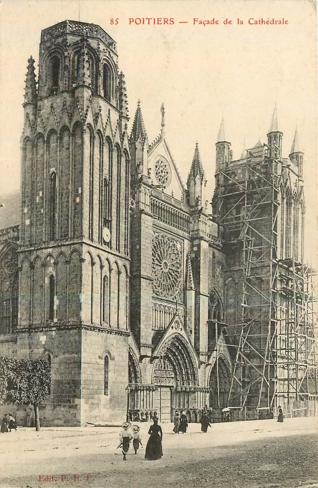 Poitiers — Fachada da Catedral — Edit. P. R. F. n°85 - Frente