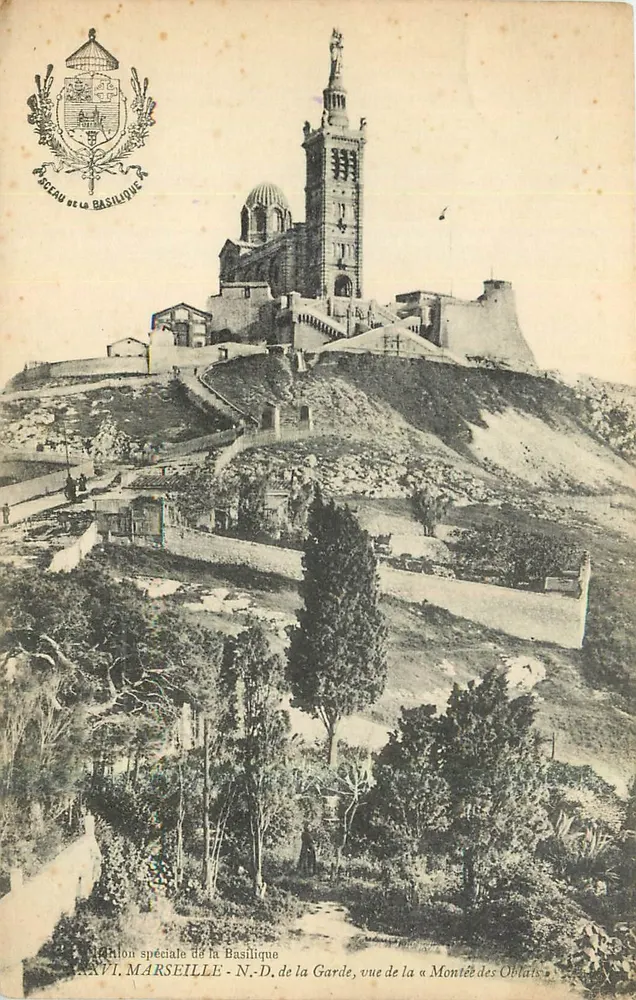 Marseille - Nossa Senhora da Guarda, vista da « Montée des Oblats » — Bureau da Basílica - Frente