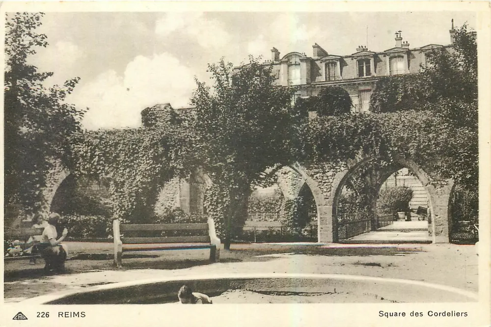 Square des Cordeliers — Reims — éditeur AR - Frente