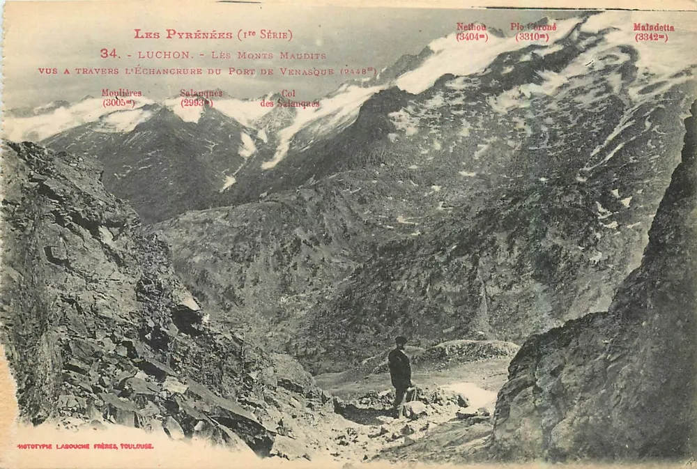 Os Pirineus (1ª Série) — Vista através da Echancreure do Port de Venasque — Fototipia Labouche Frères, Toulouse - Frente