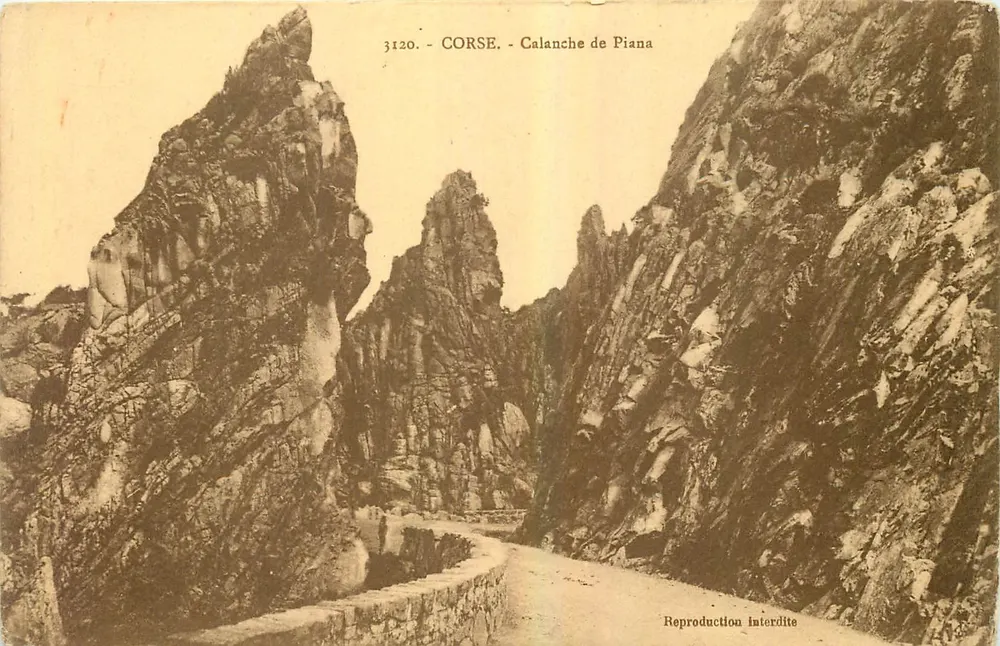 Córsega - Calanche de Piana — vista de falésias e estrada — editor J. Mcretti, Bastia - Frente