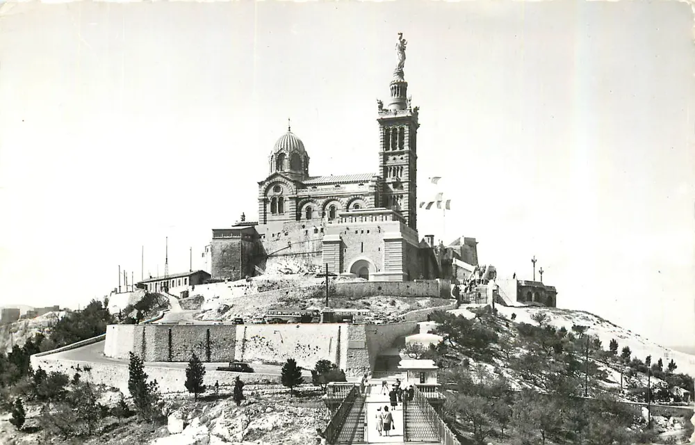 Basilique Notre-Dame de la Garde — Marseille — Le Carrefour du Monde - Recto