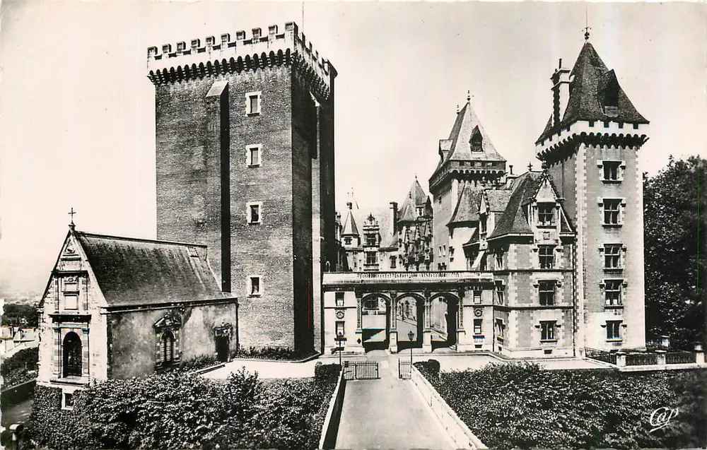Pau - O Castelo - Torre de Menagem e fachada Leste — Réal-Photo, Paris - Frente