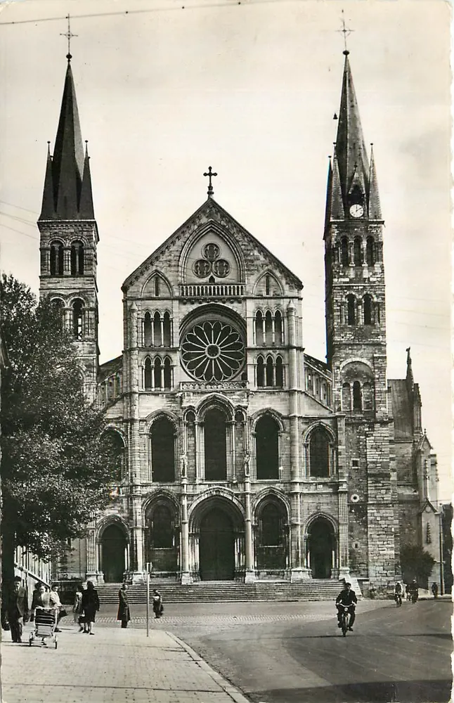 Catedral Nossa Senhora de Reims — vista da fachada — Edições Glaisne, n°51 - Frente