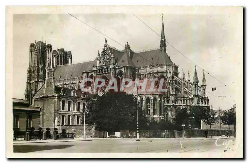 Reims — Place Carnégie et la Cathédrale — éditeur Capitale - Recto