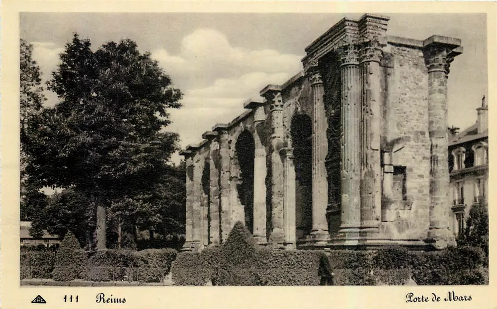 Reims — Porta de Marte — editor A.P.C. n° 111 - Frente
