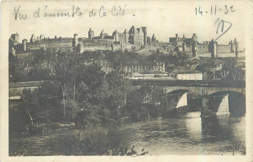 Panoramica di La Cité — Carcassonne — Editore ND, n° 11 - Recto