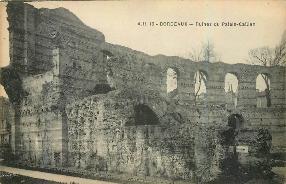 Bordeaux — Ruínas do Palácio-Gallien — A.H. 19 - Frente