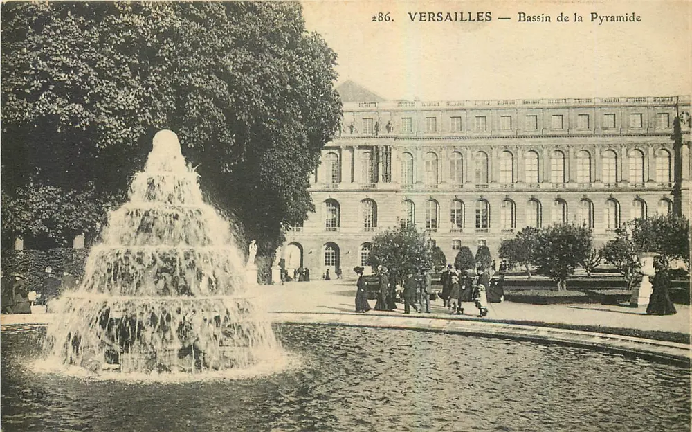 Versalhes — Bassin da Pirâmide — Feld - Frente
