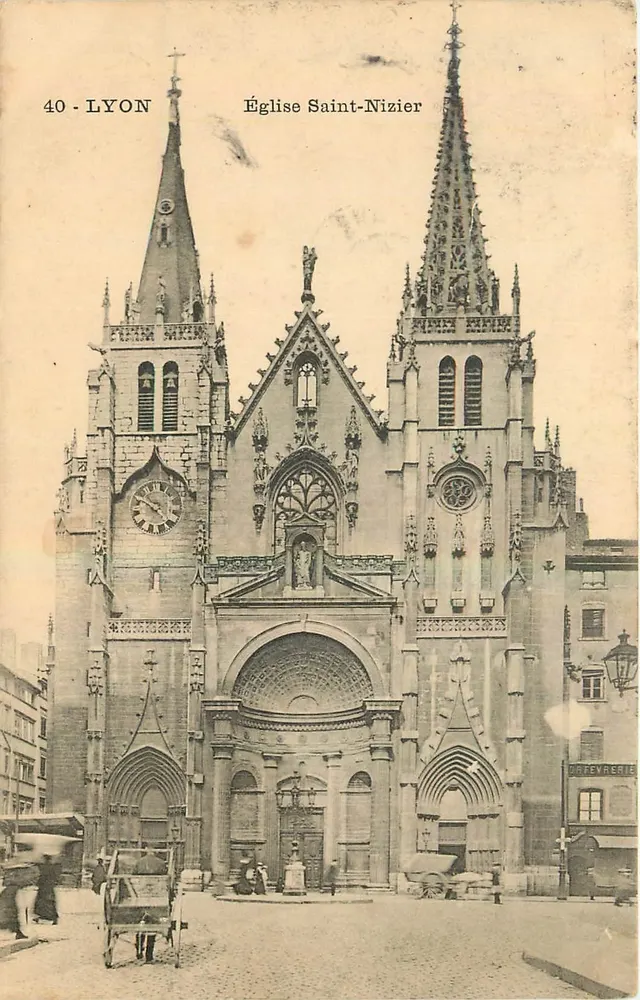 Lyon - Igreja de São Nizier — vista da fachada gótica com duas torres e relógio — editor desconhecido, n° 40 - Frente