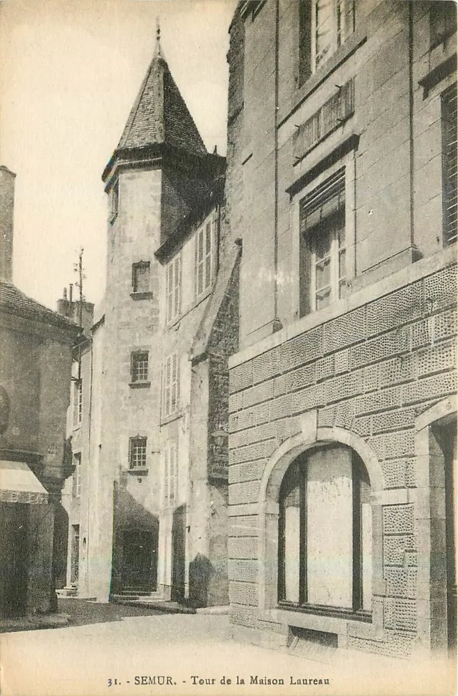 Semur - Toren van de Maison Laureau — n°31 — Librairie Clare, Semur - Voorkant
