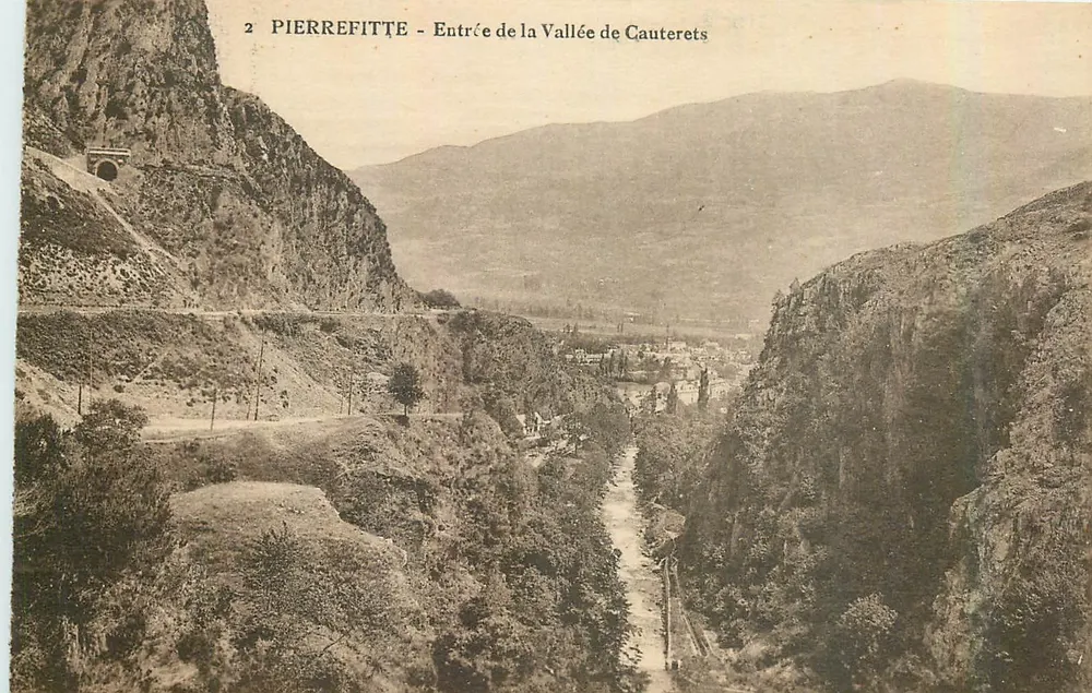 Pierrefitte - Entrada da Valee de Cauterets — Alpes des Arts Photographiques, n°2 - Frente