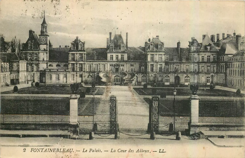 Fontainebleau — Das Schloss — Die Cour des Adieux — LL. - Vorderseite