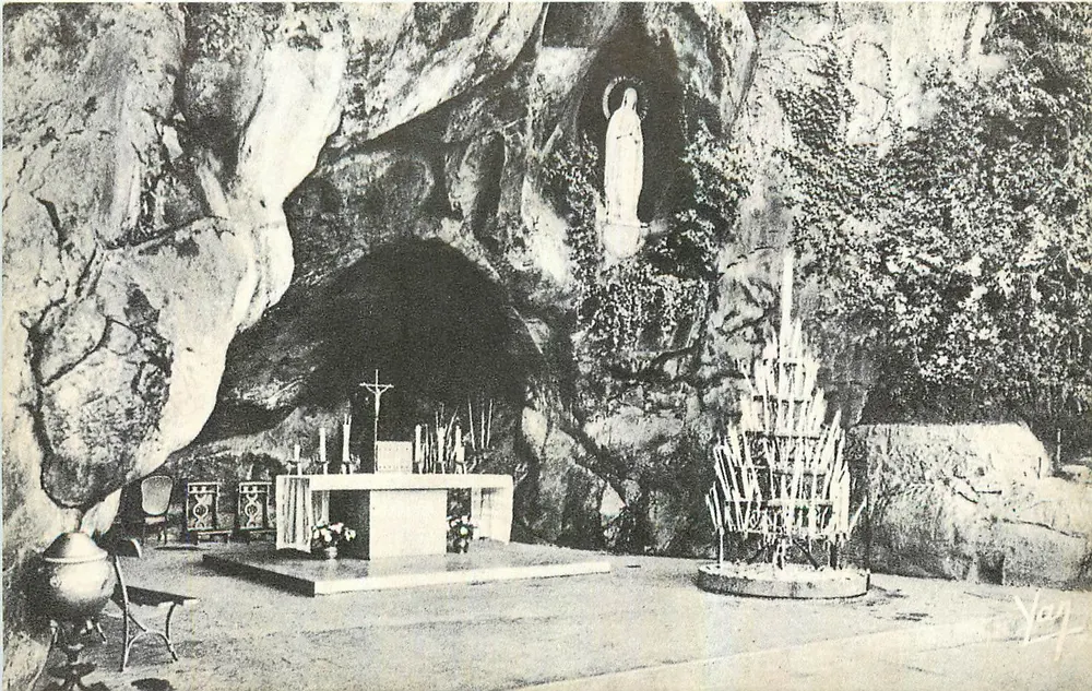 A Gruta Milagrosa — Lourdes — editor Chambon, n°43 - Frente