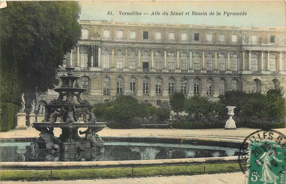 Versailles — Aile du Sénat und Bassin de la Pyramide — Héliotypie A. Bourdier - Vorderseite