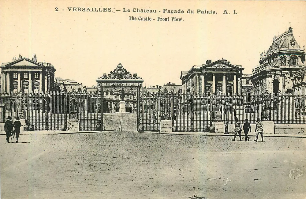 Versalhes — O Castelo — Fachada do Palácio — A. L. - Frente