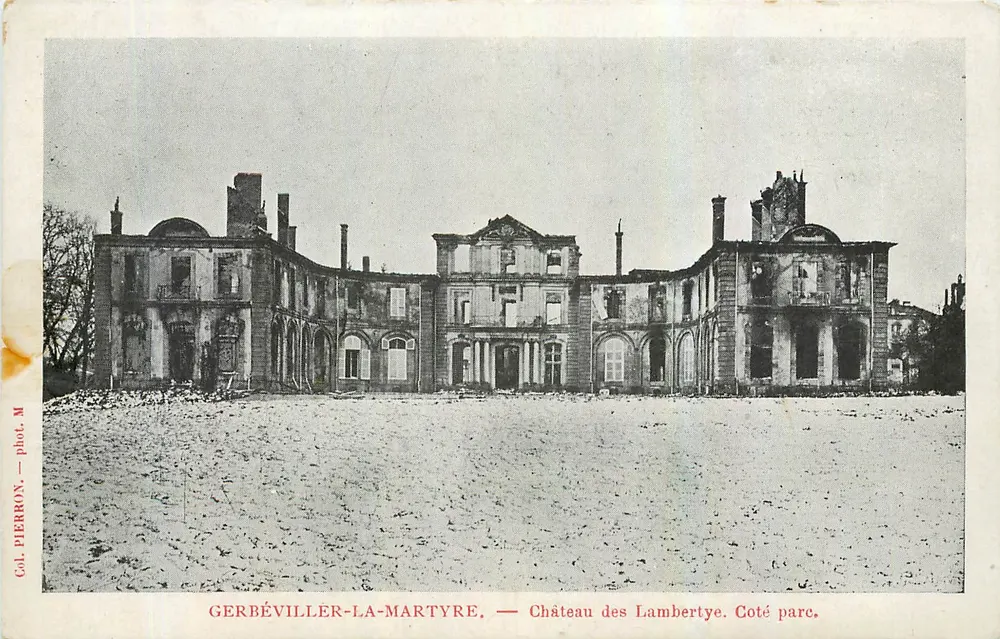 Gerbéviller-la-Martyre — Schloss Lambertye. Parkseite. - Vorderseite