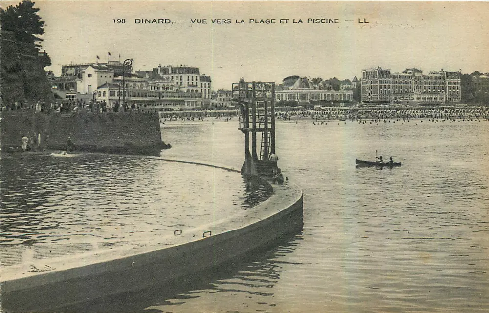 Dinard — Vista para a praia e a piscina — LL - Frente