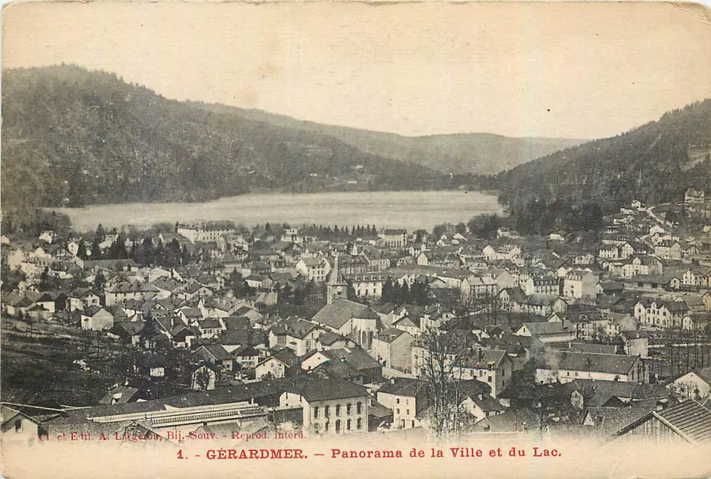 Gérardmer — Panorama de la Ville et du Lac — Reprod. Interd. - Recto