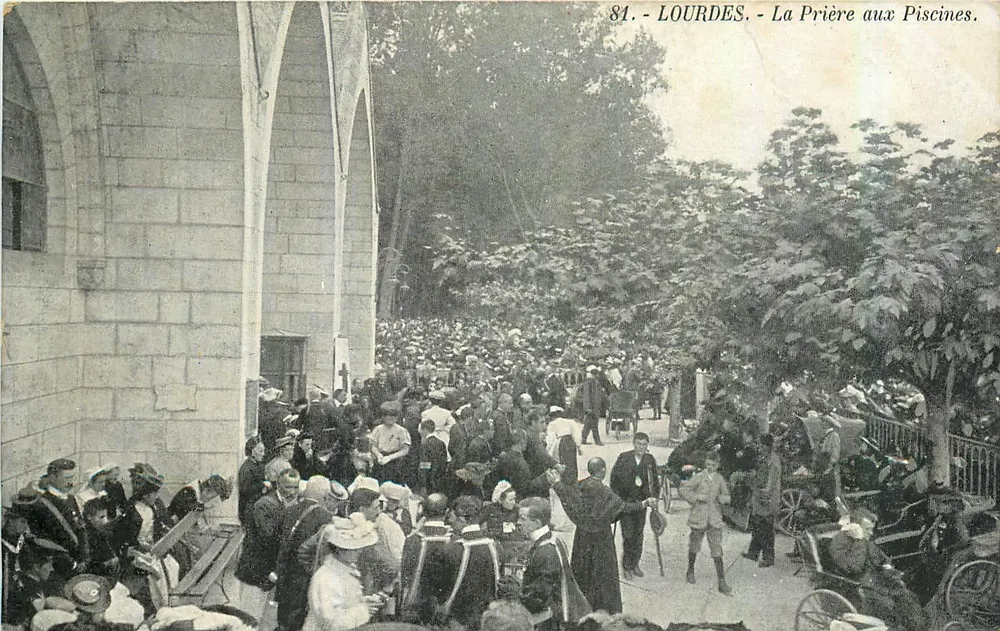 Lourdes - A Oração nas Piscinas — Editor: Loja da Aliança Católica em Lourdes, n° 81 - Frente