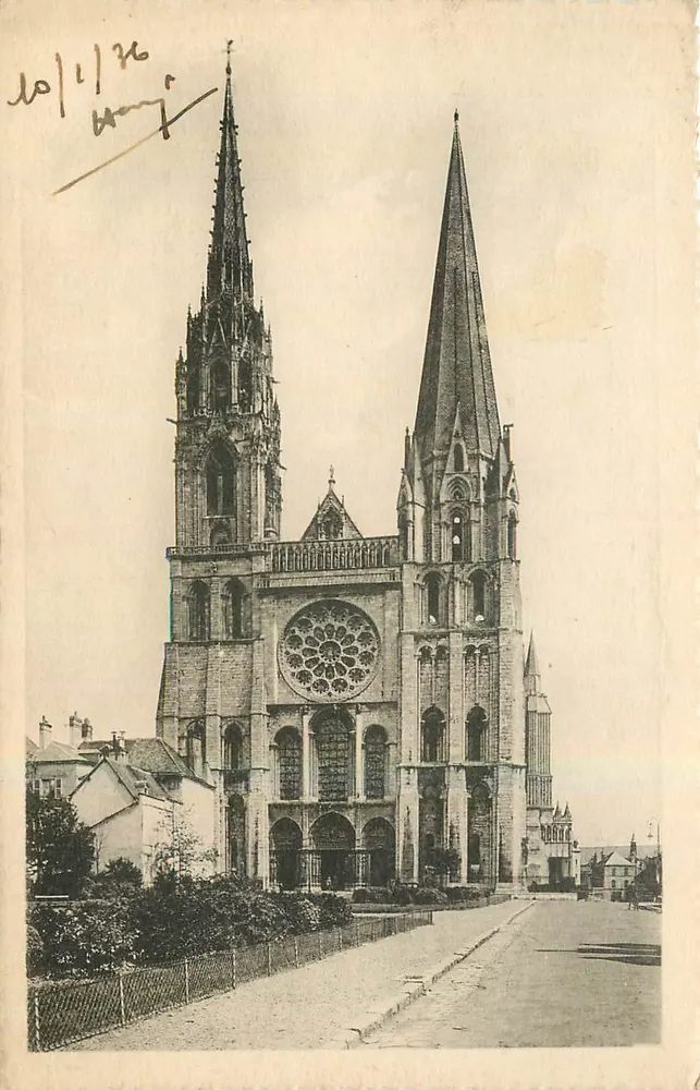 Chartres — O Pátio da Catedral — E. Rigal, Editor, N° 1 - Frente