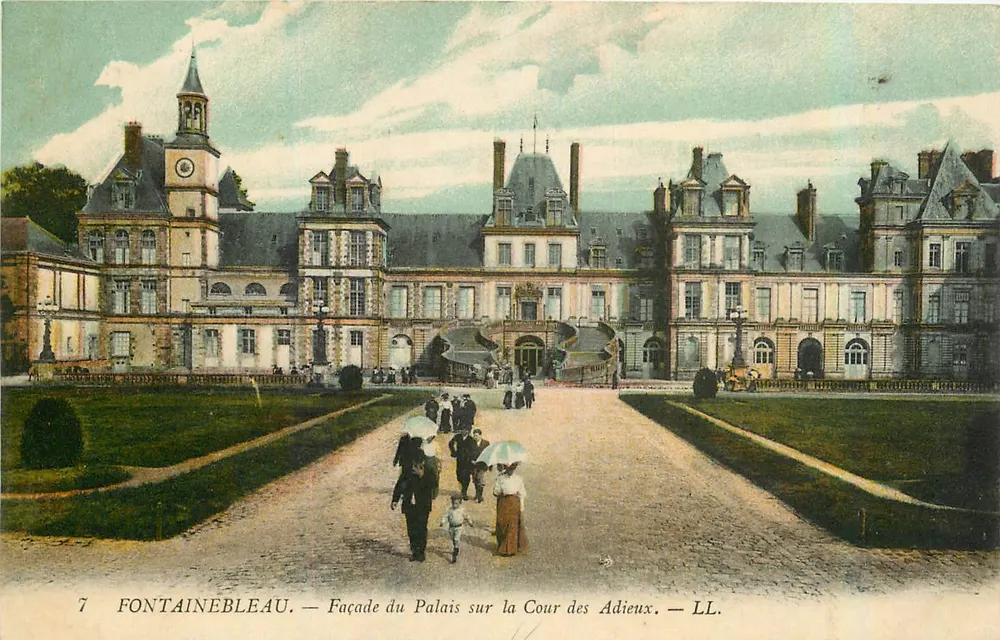 Fontainebleau — Fassade des Palastes auf der Cour des Adieux — LL. — Nr. 7 - Vorderseite