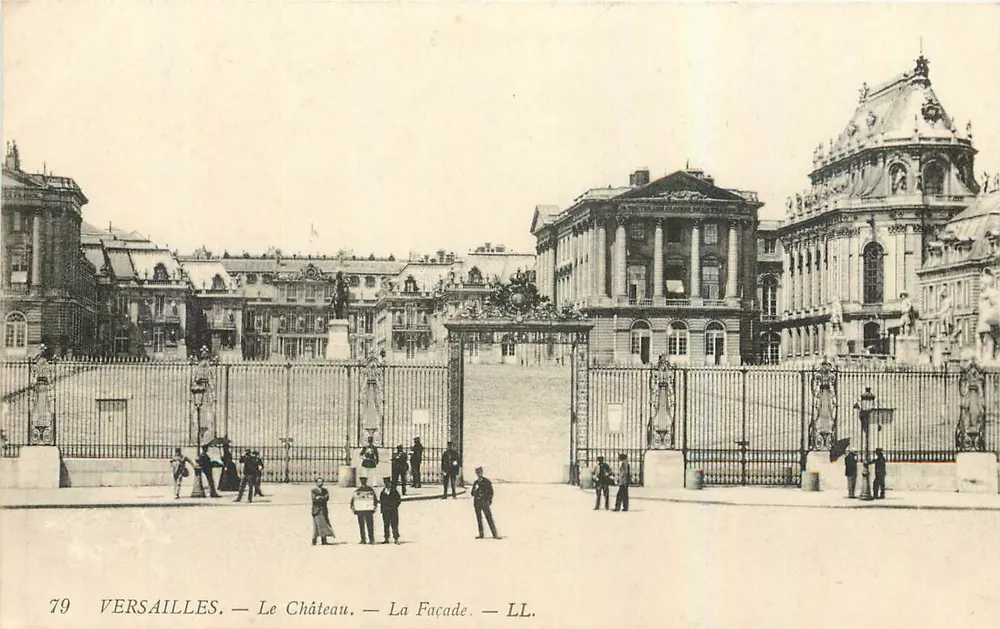 Versailles — O Castelo — A Fachada — LL. — N° 79 - Frente