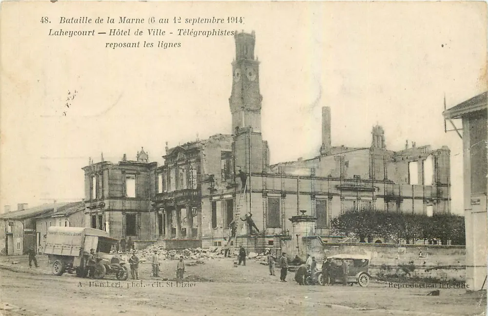 Schlacht an der Marne (6. bis 12. September 1914) — Laheycourt — Rathaus — Telegraphisten, die die Leitungen wiederherstellen — A. Pünler, Foto von CH. St-Dizier - Vorderseite