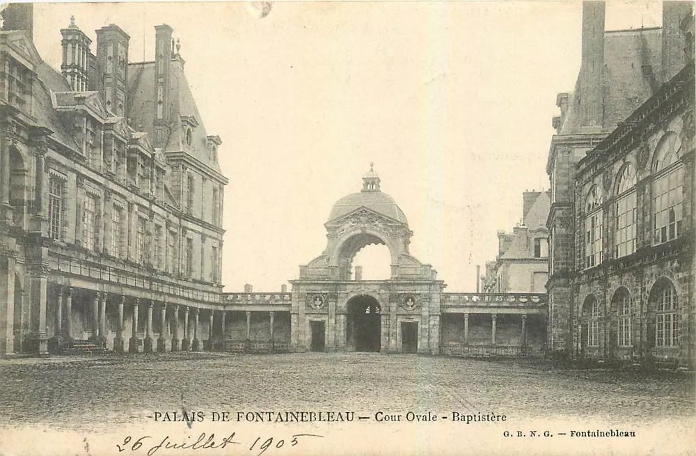 Palais de Fontainebleau — Cour Ovale - Baptistère — G.B.N.G. — Fontainebleau - Recto