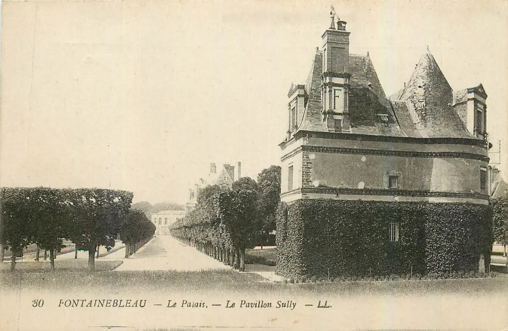 Fontainebleau — O Palácio — O Pavilhão Sully — LL. - Frente