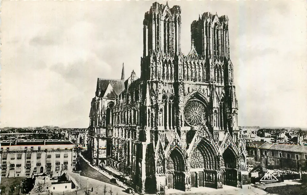 Reims - A Catedral — vista aérea — editor POL, n°8 - Frente