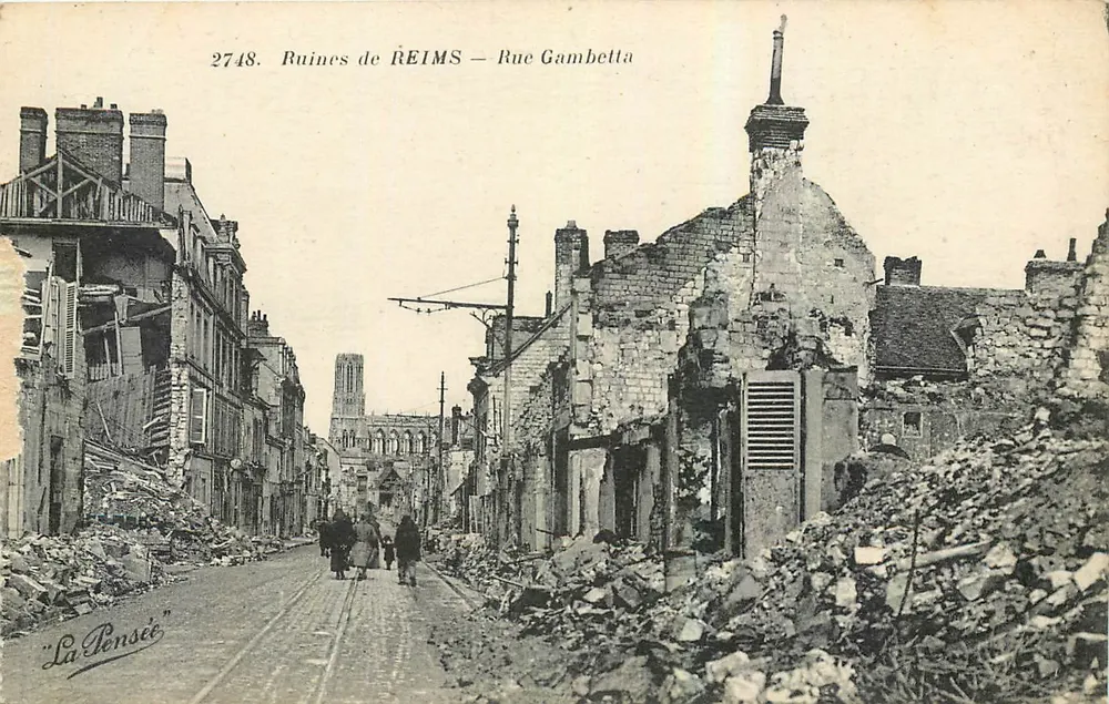 Ruínas de REIMS — Rue Gambetta — La Pensée, n°2748 - Frente
